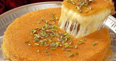 وصفات حلويات.. بالصور طريقة عمل الزلابية والكنافة النابلسية