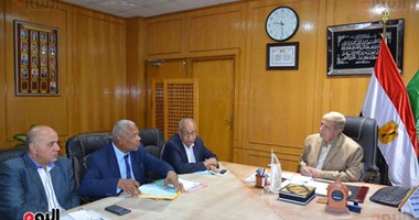 محافظ الإسماعيلية يطالب بالإلتزام بالخطة الاستثمارية ومواجهة سوء الأحوال الجوية