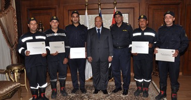 مدير أمن القاهرة يكرم عدداً من ضباط وأفراد الحماية المدنية لجهودهم فى حريق العتبة