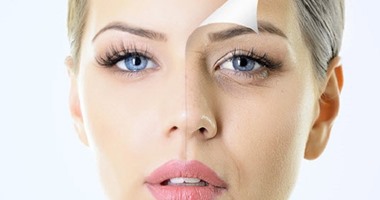 بالفيديو.. خبير تجميل يبتكر تقنية جديدة للتخلص من حبوب الوجه