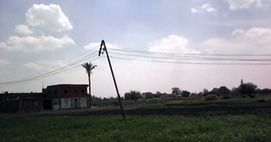 بالصور.. أعمدة كهرباء عزبة اللافى بالبحيرة آيلة للسقوط