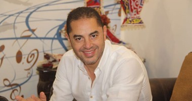 المخرج أحمد شفيق يتلقى العزاء فى وفاة والد زوجته.. اليوم
