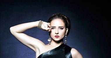نيللى كريم لإيمى ودنيا: بحبكم يا بنات أنتم بهجة.. ودنيا: شكرا كلامك حلو