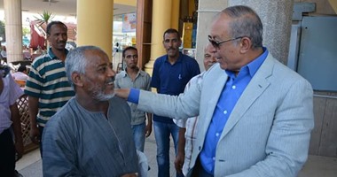 بالصور.. محافظ البحر الأحمر يتفقد مقر علاج مرضى "فيروس سى" المؤقت بالغردقة