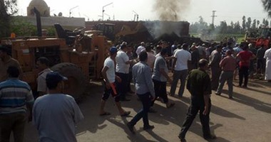 بالصور.. محافظ كفر الشيخ يتفقد انهيارًا بمصنع طوب بعد انفجار خزان المازوت