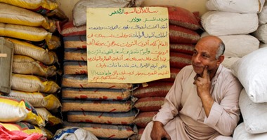 "رسالة إلى السيد الأخضر".. قصيدة من تاجر ياميش بالساحل يعاتب فيها الدولار