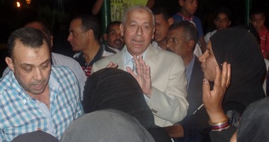 بالصور..وزير الأوقاف ومحافظ أسوان يحتويان تجمهر سيدات الدابودية والهلايل