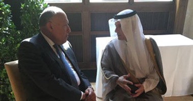 سامح شكرى يلتقى نظيره السعودى على هامش الاجتماع الوزارى حول ليبيا