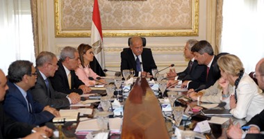 رئيس الوزراء يعقد اجتماعا مع ممثلى البنك الأوروبى لإعادة الأعمار والتنمية