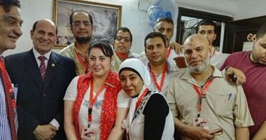 بالصور.. الفنانة هند عاكف تشارك فى قافلة "طبيب الخير" بالمقطم