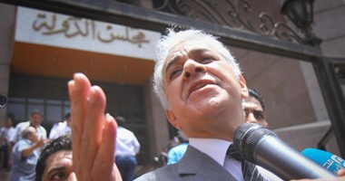 بالصور.. وصول حمدين صباحى مجلس الدولة لحضور نظر دعوى وقف التنازل عن تيران وصنافير