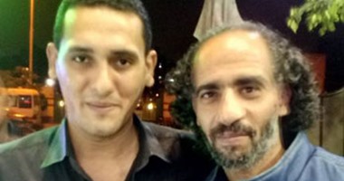 متحدث "6 إبريل" يغادر قسم الجيزة إلى منزله بعد إخلاء سبيله 
