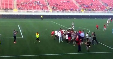 بالفيديو.. رونالدينيو يهرب من المشجعين فى مباراة استعراضية بأمريكا