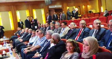 بالصور.. بدء لقاء الفريق مميش بوفد من أعضاء مجلس النواب