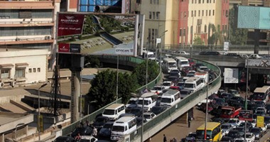 النشرة المرورية الصباحية.. تباطؤ حركة السيارات بمحاور وميادين القاهرة