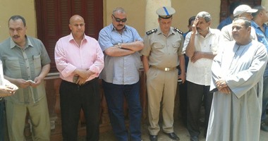 بالصور.. سكرتير عام محافظة المنوفية يتقدم جنازة شهيد الوطن بالعريش