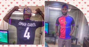 شيكابالا يساند عمر جابر بارتداء قميصه مع بازل