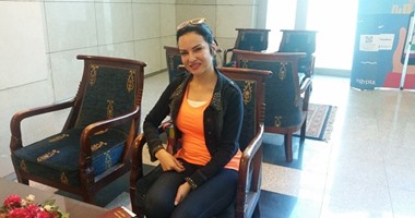 بالصور.. الفنانة صفاء سلطان تغادر مطار القاهرة متوجهة إلى سوريا