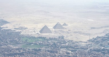 الخارجية الأمريكية تنشر صورة لأهرامات الجيزة من طائرة "كيرى" قبل لقاء الرئيس