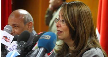 وزيرة التضامن توزع شيكات لمتضررى حريق الغورية وفقا لحجم الخسائر