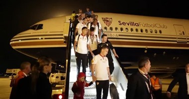 مئات المشجعين تستقبل إشبيلية بطل الدورى الأوروبى