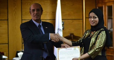 جامعة أسيوط تكرم 120 من طلاب تربية الوادى الجديد فى عيد الخريجين