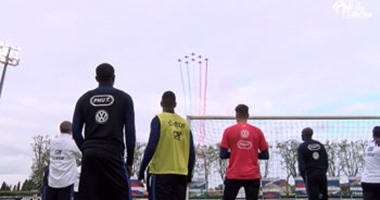 بالفيديو.. الطيران الفرنسى يدعم الديوك بعروض جوية قبل اليورو