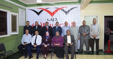 مصادر من المصريين الأحرار: تأجيل ائتلاف الحزب والمستقلين لدور الانعقاد الثانى.. الاستعداد لانتخابات اللجان يؤجل الإعلان عنه لأكتوبر.. والحزب يرد: لم نحدد موعدا بعد.. ونتحرى جيداً عن المتقدمين