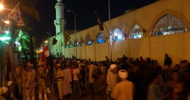 بالصور.. الآلاف يحتفلون بمولد سيدى عبد الرحيم بحلقات الذكر فى قنا