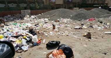 صحافة المواطن: تراكم القمامة أمام مترو بترويل فى المنصورة