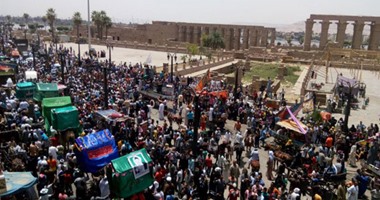 "شئ لله يا أبو الحجاج".. آلاف المريدين يحتفلون بزفة العارف بالله فى الأقصر بالخيول والجمال