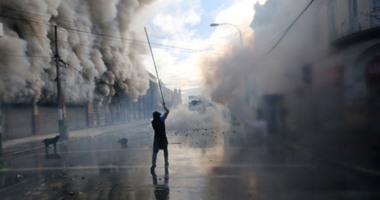 بالصور..وفاة شخص وسط احتجاجات فى تشيلى أثناء حديث الرئيسة فى الكونغرس
