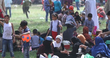 موجز الساعة 1 ظهرا.. المواطنون يحتفلون بشم النسيم فى الحدائق والمتنزهات