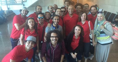 بالصور.. أشرف عبد الباقى يصل الإمارات مع أبطال مسرح مصر لتقديم عروض مسرحية