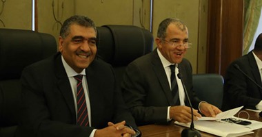 بالصور.. وزير قطاع الأعمال: إضرابات ما بعد ثورة يناير أثرت سلبا على محفظة القطاع العام