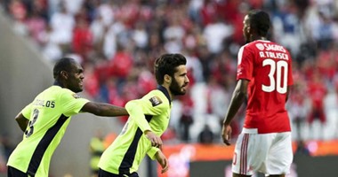 براجا "كوكا" يقترب من نهائى الكأس بهدف فى بنفيكا بالشوط الأول