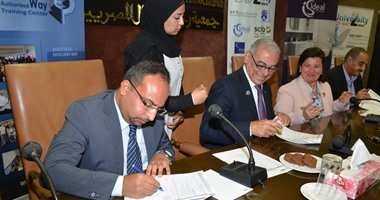 بالصور.."رجال الأعمال" تشهد توقيع بروتوكولات مبادرة من الجامعة إلى العمل