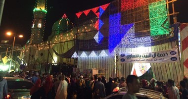 بالصور.. تواجد شيعى بمسجد السيدة زينب للاحتفال بمولدها