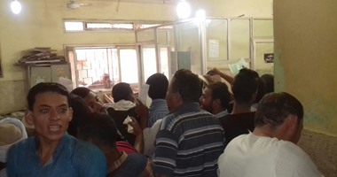 بالصور..  أهالى مركز ناصر  ببنى سويف يستغيثون من تعنت موظفى السجل المدنى