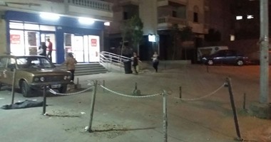 حواجز حديدية وسلاسل لركن السيارات أعلى الأرصفة بشارع سنان فى الزيتون