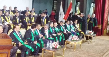 وزير التعليم العالى يصل جامعة بنى سويف للاحتفال بـ"عيد العلم"