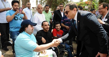 بالصور.. وزير القوى العاملة للشباب فى ملتقى التوظيف:"لو الشغل معجبكمش هنجبلكم غيره"