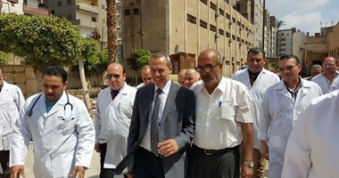 "وكيل صحة الدقهلية" يتفقد مستشفى الصدر بالمنصورة