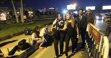 توافد أسر ضحايا الطائرة المنكوبة على مسجد المشير طنطاوى
