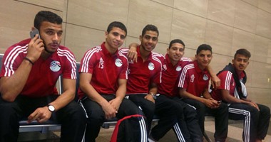 بالصور..منتخب الشباب يعود إلى القاهرة بعد هزيمة رواندا فى التصفيات الأفريقية