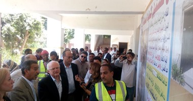 وفد البنك الدولى يتفقد الوحدة الصحية بمنطقة المحمودية بمدينة أسوان