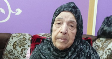 استجابة لـ"اليوم السابع" رجل الأعمال محمد فريد خميس يتبرع بكرسى متحرك للحاجة انشراح 