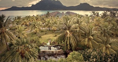 راحت عليك يا فوتوشوب.. الطائرة والمرتفعات أحدث وسائل التقاط صور الزفاف