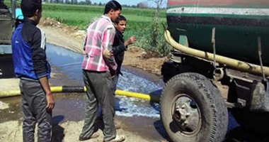 "سيبها علينا".. أهالى مركز مغاغة بالمنيا يطالبون بمد صرف صحى للقرية 