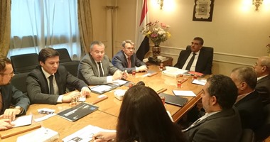  وزير قطاع الأعمال العام يلتقى وفدا روسيا لبحث تطوير شركة الحديد والصلب